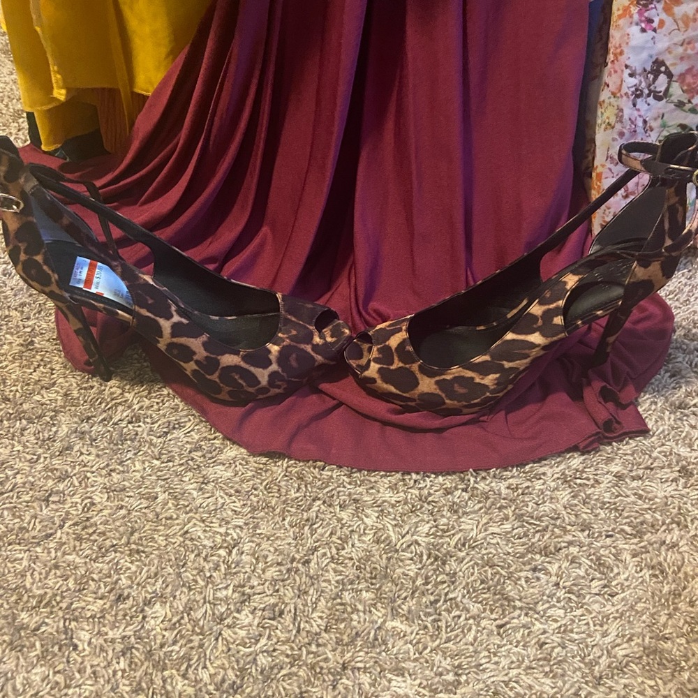 Brand New Never Worn Guess Size 10 Leopard Heels